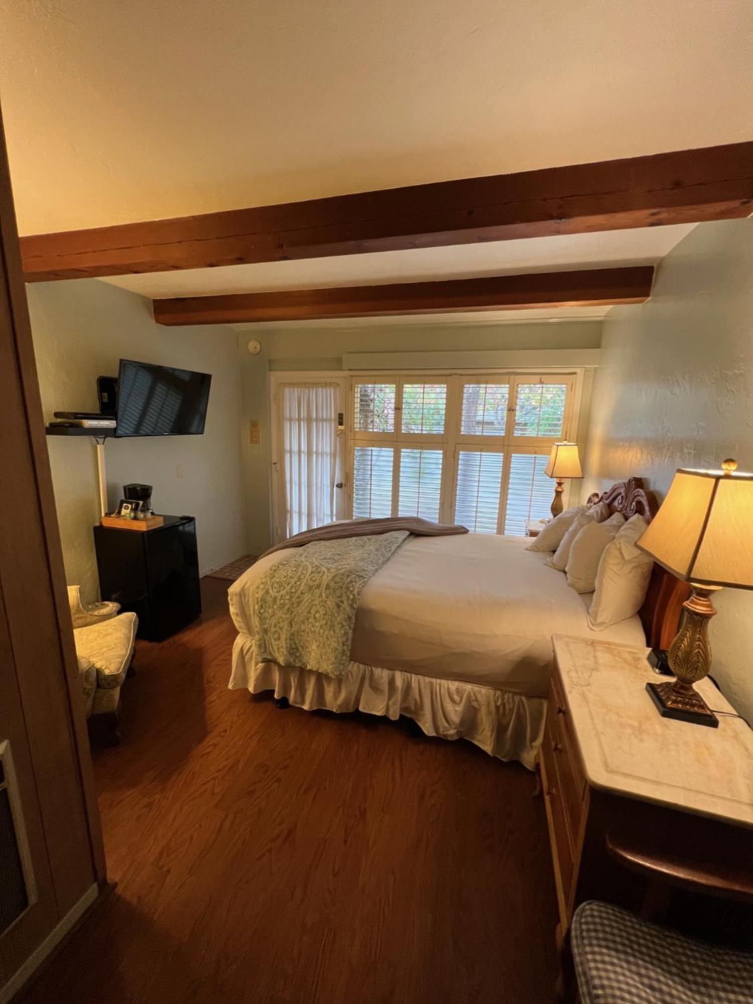 Carmel Garden Inn Ngoại thất bức ảnh
