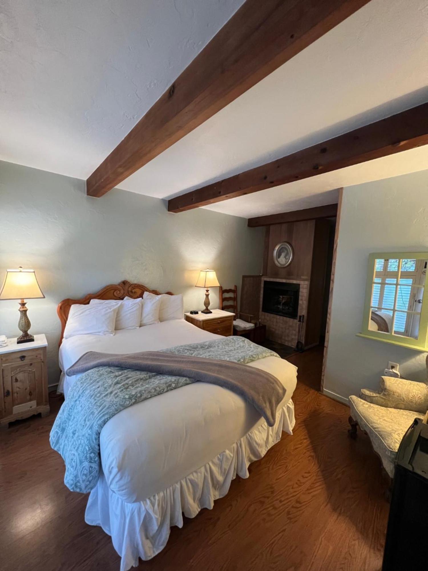 Carmel Garden Inn Ngoại thất bức ảnh